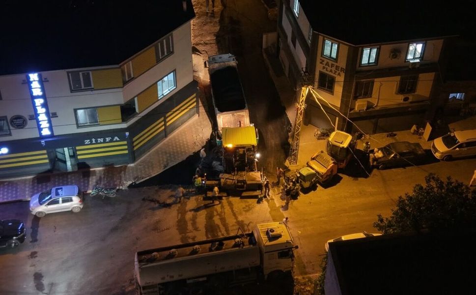 Büyükşehir’den Dulkadiroğlu Yahya Kemal’de Gece Asfalt Mesaisi