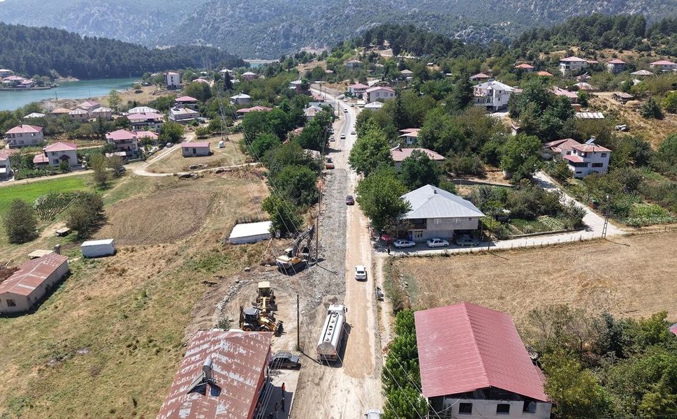 Büyükşehir, Andırın’da Bir Grup Yolunun Daha Konforunu Artırıyor