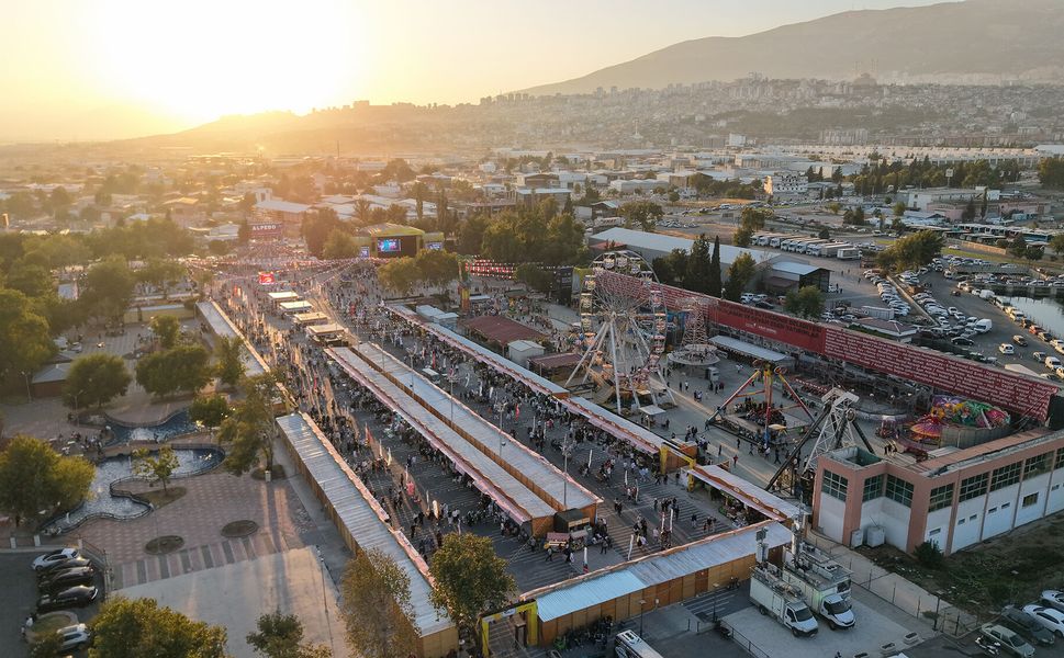Geleneksel Ağustos Fuarı Esnafın Yüzünü Güldürdü