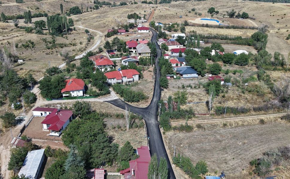 Büyükşehir, Göksun’da Bir Mahallenin Daha Yolunu Yeniliyor