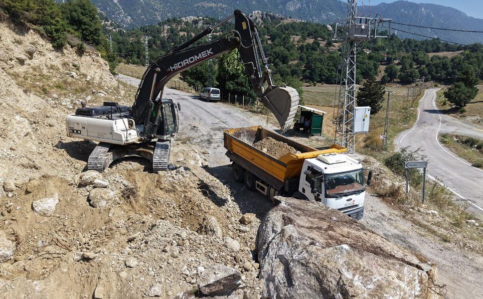 Büyükşehir’den Andırın Kırsalında Modern Ulaşım Hamlesi