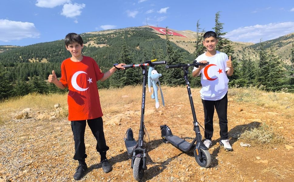 Kahramanmaraş’ta İki Öğrenciden Bayrak Yolculuğu