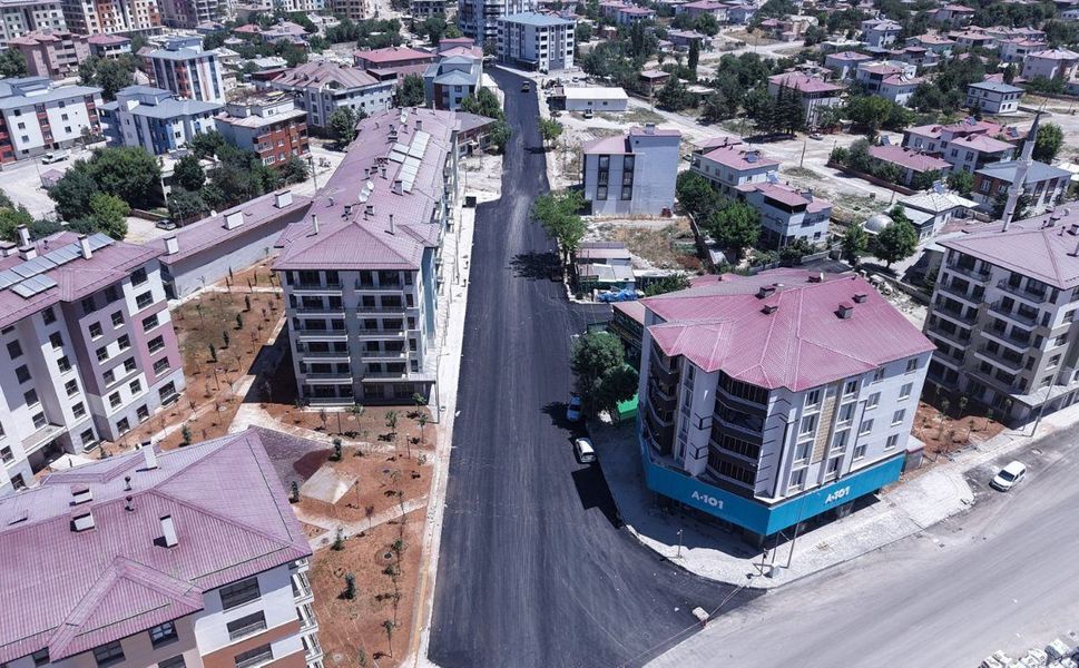Elbistan’ın Caddeleri Büyükşehir Yatırımlarıyla Yenileniyor