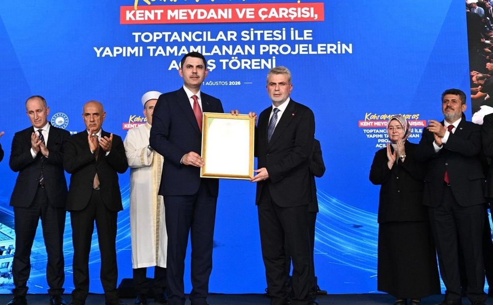 Bakan Kurum, İlk “Yeşil Ruhsat”ı Başkan Görgel’e Takdim Etti
