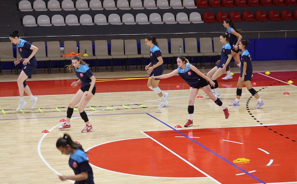 Büyükşehir Belediyespor Kadın Voleybol Takımı, 2. Lig Maratonuna Hazırlanıyor