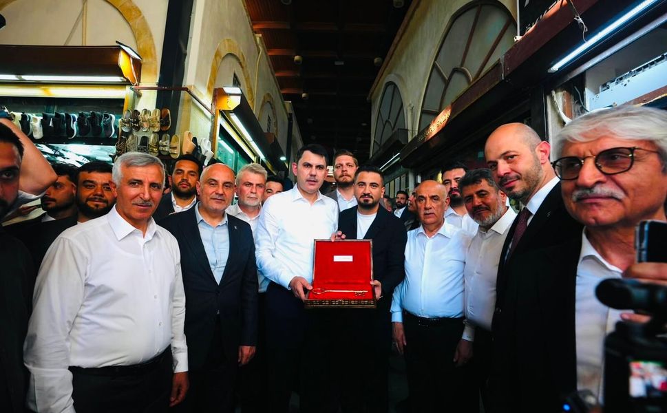 Başkan Köfte’den Bakan Kurum’a Anlamlı Hediye