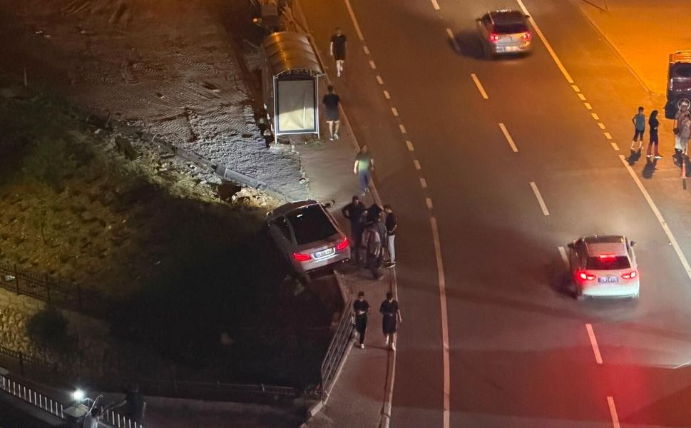 Kahramanmaraş'ta Otomobil Dere Yatağına Uçmaktan Kurtuldu!