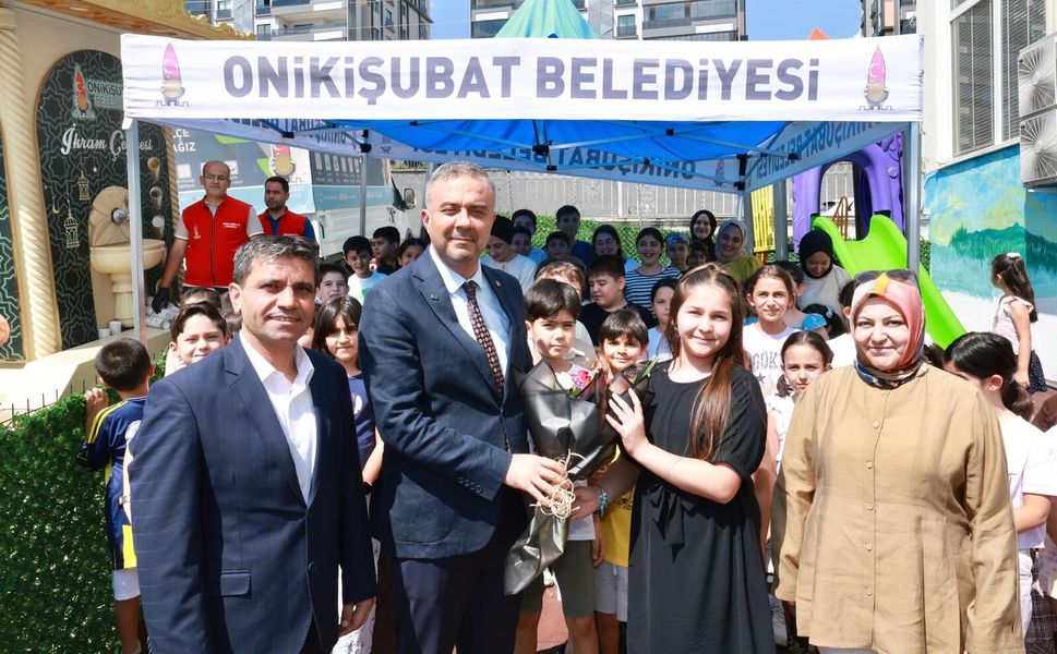 Başkan Toptaş, minik öğrencilerin davetine kayıtsız kalmadı