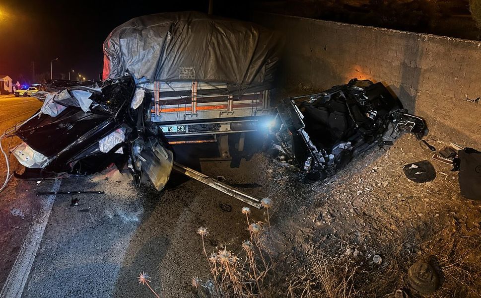 Kahramanmaraş'ta Gece Yarısı Tır Kazası: 1 Ölü, 1 Yaralı