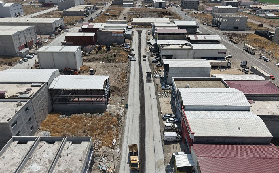 Büyükşehir, Yeni Sanayi Sitesi’nde Asfalt Mesaisi Sürüyor