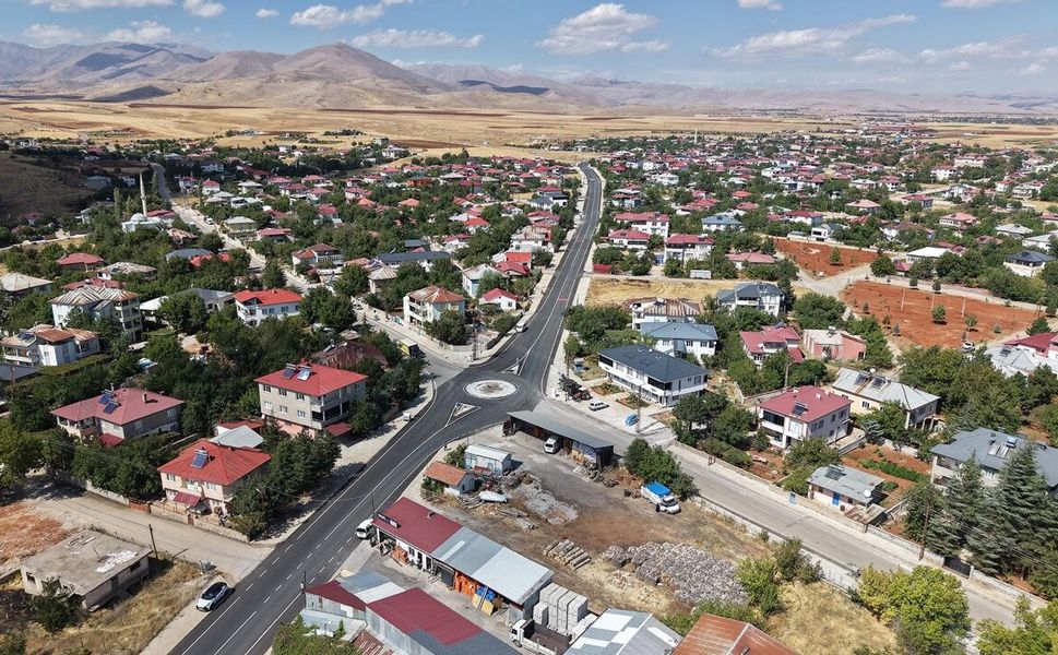 Büyükşehir, Afşin’de 3 Mahallenin Ulaşımını İyileştiren Yol Yatırımını Tamamladı
