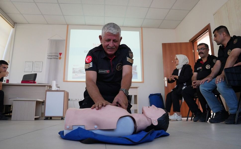 Büyükşehir, İtfaiye Personelinin İlk Yardım Müdahale Kabiliyetini Güçlendiriyor