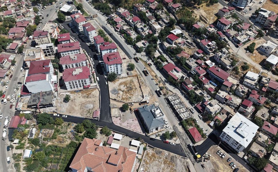 Büyükşehir, Dulkadiroğlu Ballıca’da Asfalt Mesaisini Durmaksızın Sürdürüyor