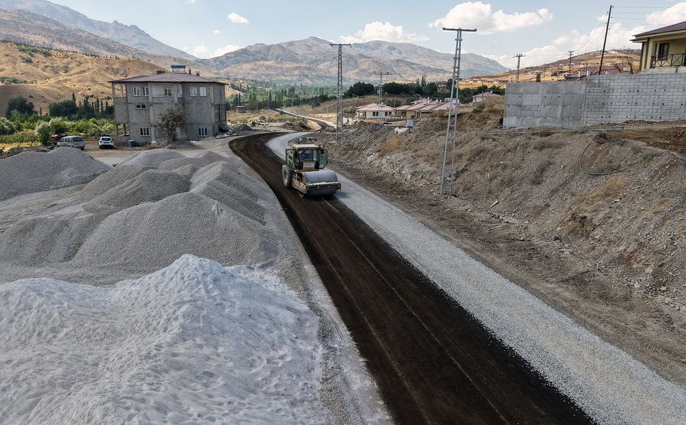Büyükşehir, Göksun Kırsalındaki 5 Kilometrelik Yolu Yeniliyor