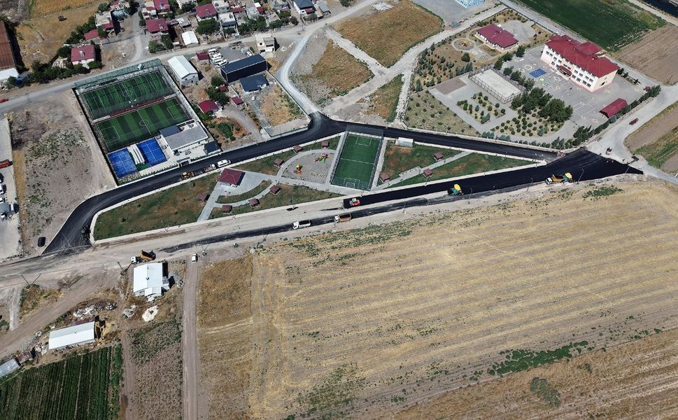 Büyükşehir, Dulkadiroğlu’nda Asfalt Mesaisini Sürdürüyor