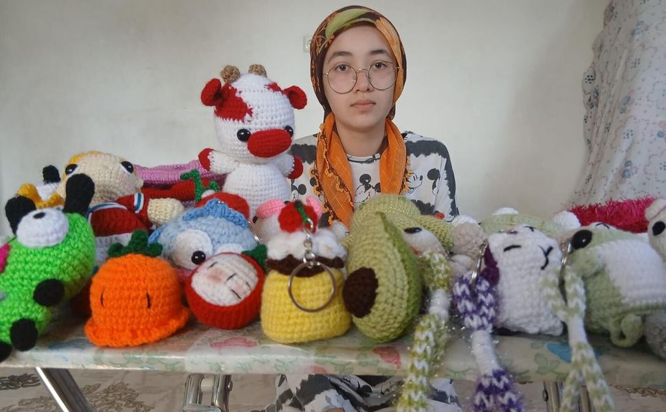 Kahramanmaraş’ta Zeynep’in İp Bebekleri Ailesine Umut Oluyor