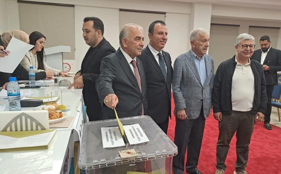 Ticaret Borsası’nda Başkan Narlı Yeniden Seçildi