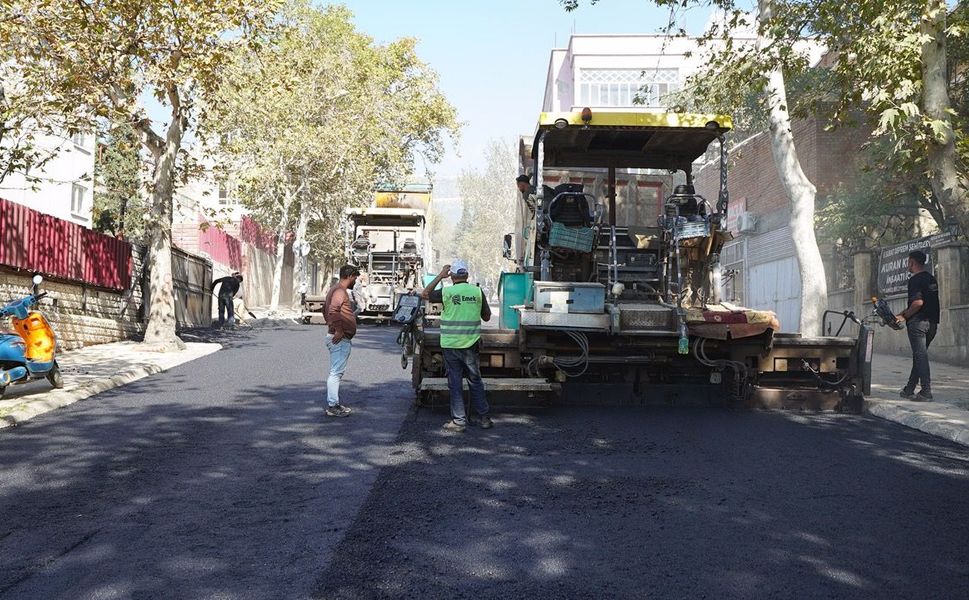 Büyükşehir, Gazi Mustafa Kuşçu Caddesi’ni Asfaltlıyor