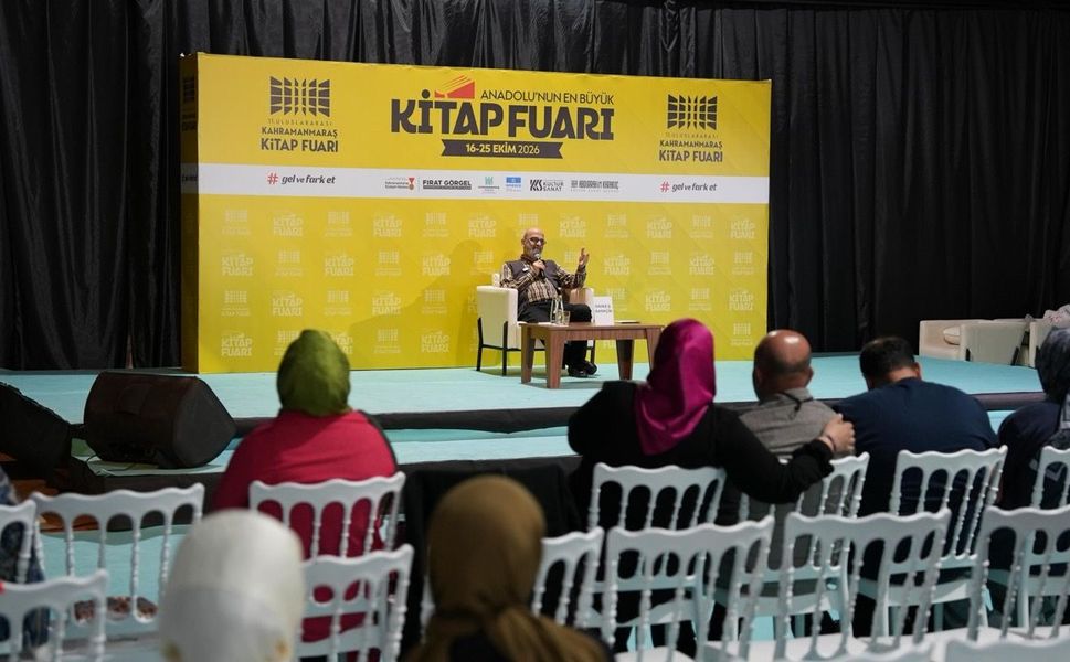 Savaş Barkçin, Kitap Fuarı’nda Okurlarına Seslendi