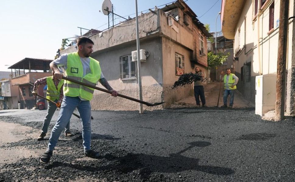 Büyükşehir’den Dulkadiroğlu Divanlı Mahallesi’nde Kesintisiz Asfalt Mesaisi