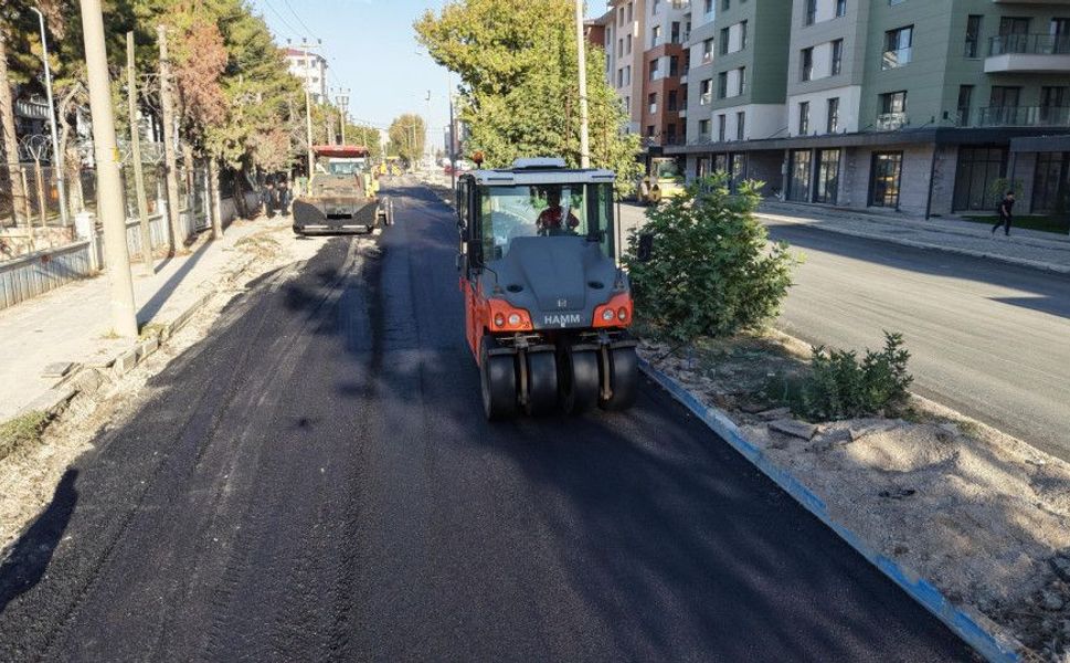 Büyükşehir, Elbistan’da Recep Tayyip Erdoğan Bulvarı’nı Asfaltla Buluşturuyor