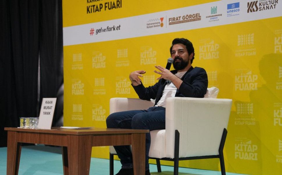 Kaan Murat Yanık, Kitap Fuarı’nda Okurlarıyla Buluştu