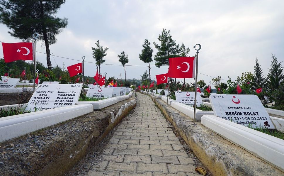 Büyükşehir’den Kapıçam Şehir Mezarlığı’nda Bakım