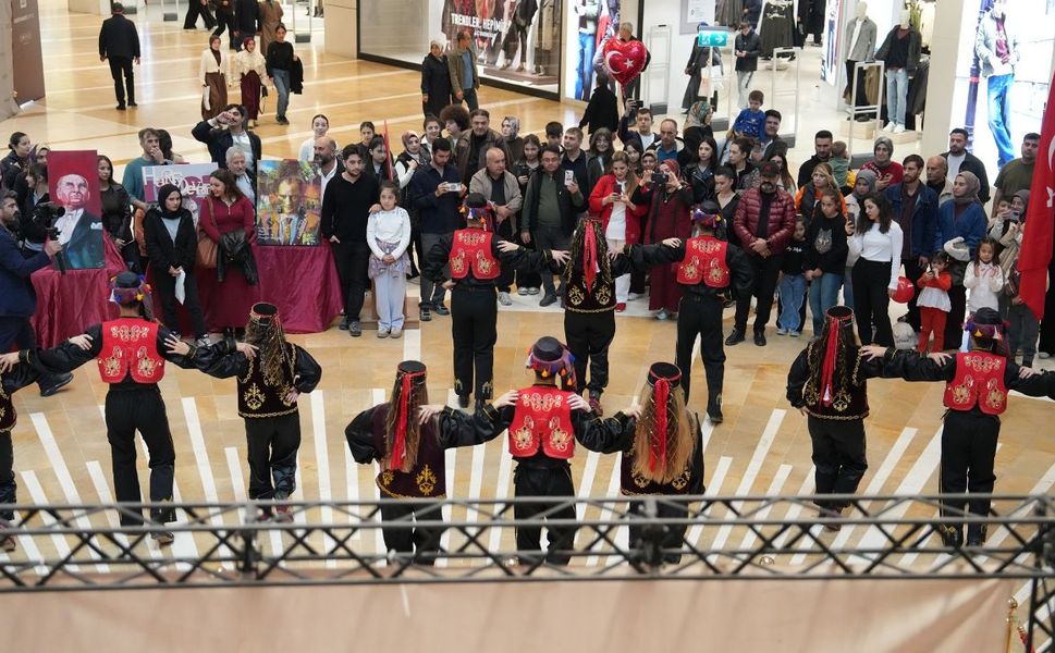 Büyükşehir, Cumhuriyet Coşkusunu Sanat ve Müzikle Buluşturdu