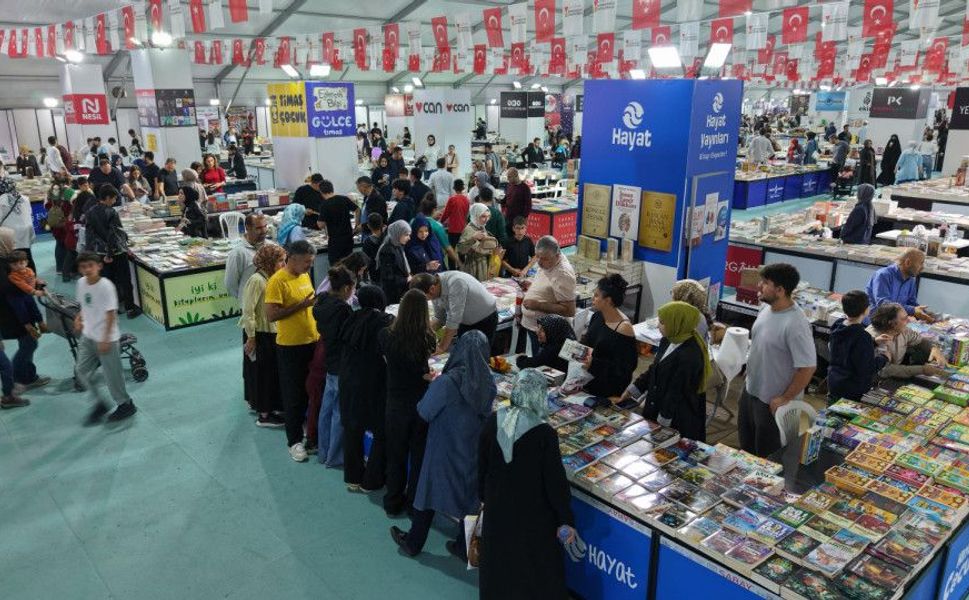 Büyükşehir’in Kitap Fuarı Dokuzuncu Gününde de Ziyaretçi Akınına Uğradı
