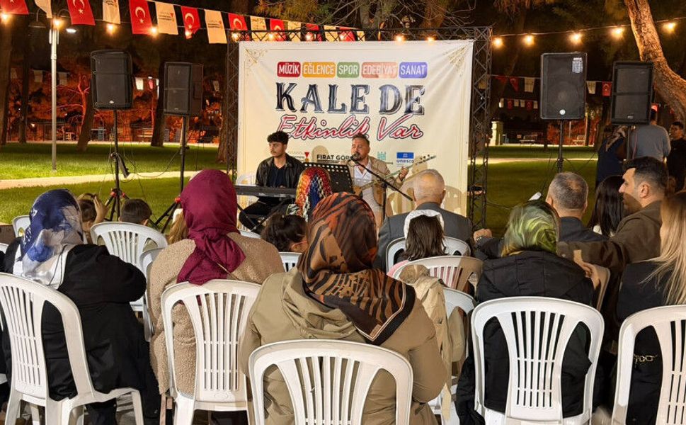Aşık Mahzuni Şerif’in Türküleri Kahramanmaraş Kalesi’nde Yankılandı