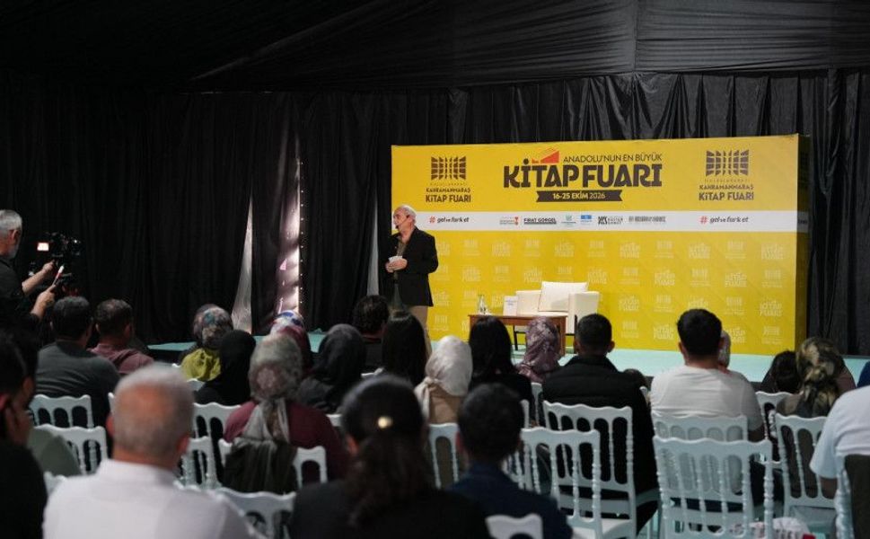 Şair Nurullah Genç, Kitap Fuarı’nda Şiir ve Edebiyatı Anlattı