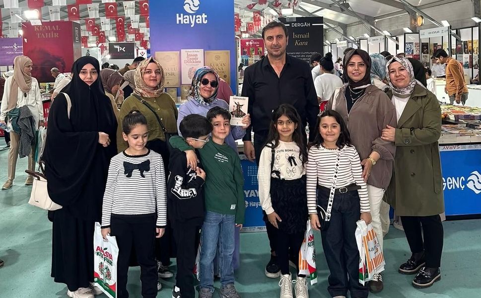 Selma Öğretmen ve Öğrencileri Kitap Fuarında Yazarlarla Buluştu