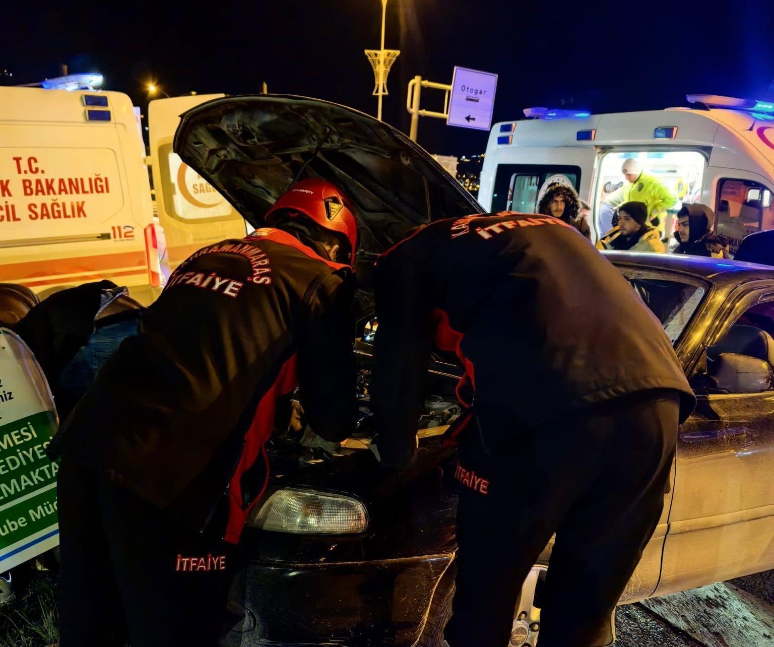 Kahramanmaraş’ta Iki Otomobil Çarpıştı 1’I Ağır 4 Kişi Yaralandı