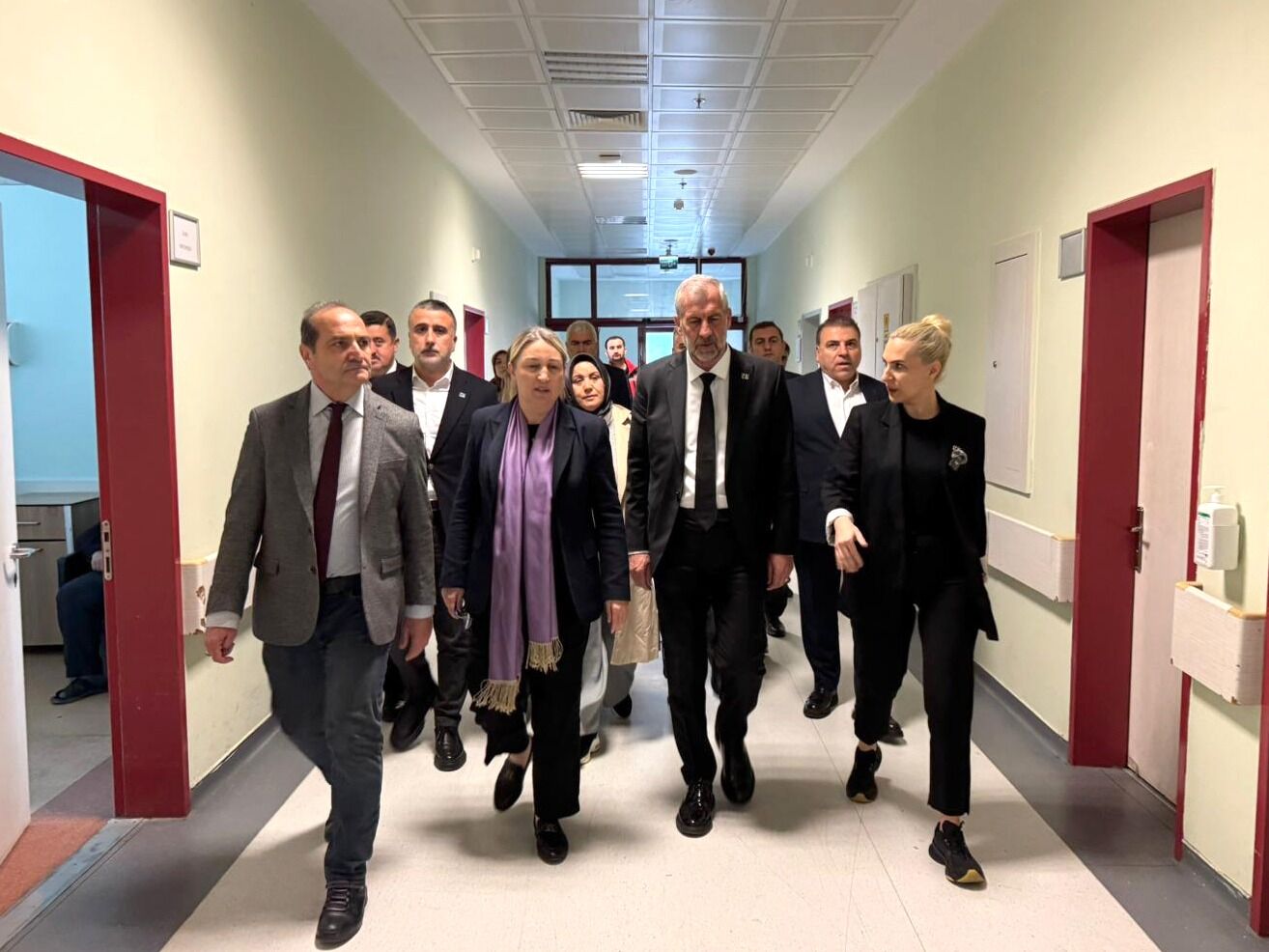 Anahtar Parti heyeti Kahramanmaraş’taki saldırıda yaralananları ziyaret etti