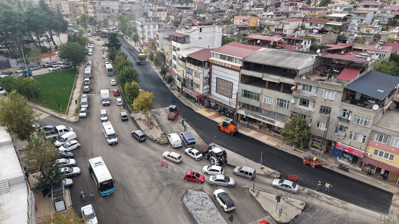 Büyükşehir Bayazıtlı Bulvarı’nda Asfalt Mesaisini Sürdürüyor