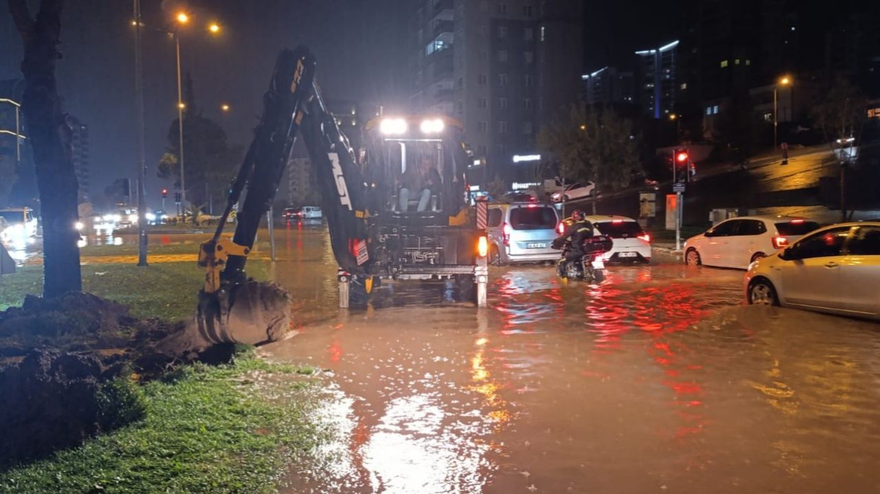 Büyükşehir’den Tüm Birimleriyle Şiddetli Yağışa Karşı Seferberlik